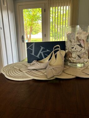 Anne Klein Light Pink Patent Slingback Pointed-Toe Heels with Bow